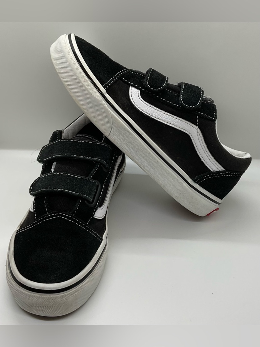 Vans Kids Old Skool V sneakers in Black/White Double hook/loop Sz 3Y